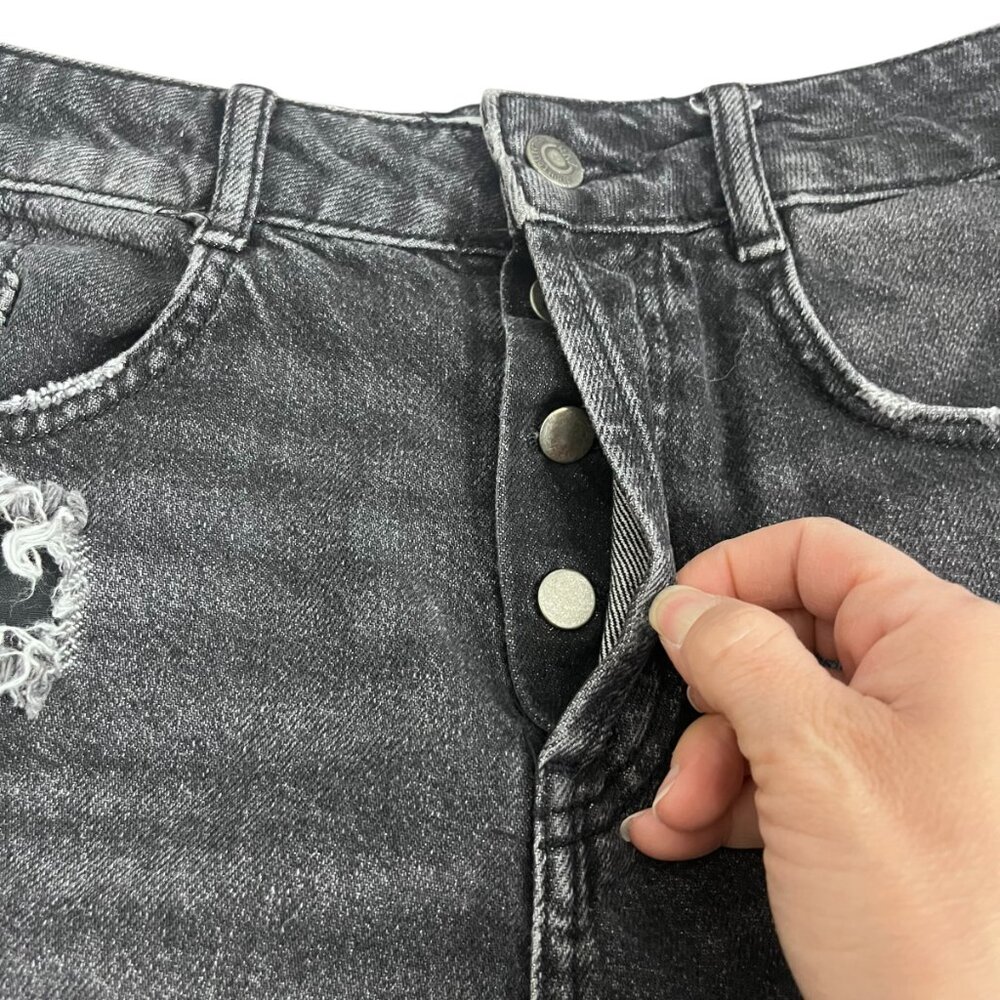 Zara Black distressed high rise denim button fly shorts - Picture 4 of 12